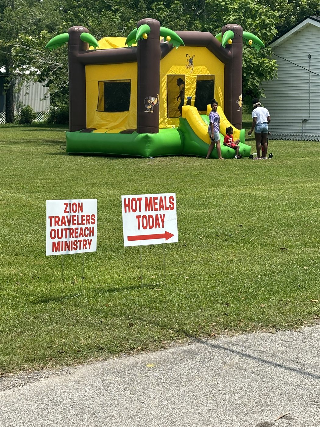 Hot meals community outreach